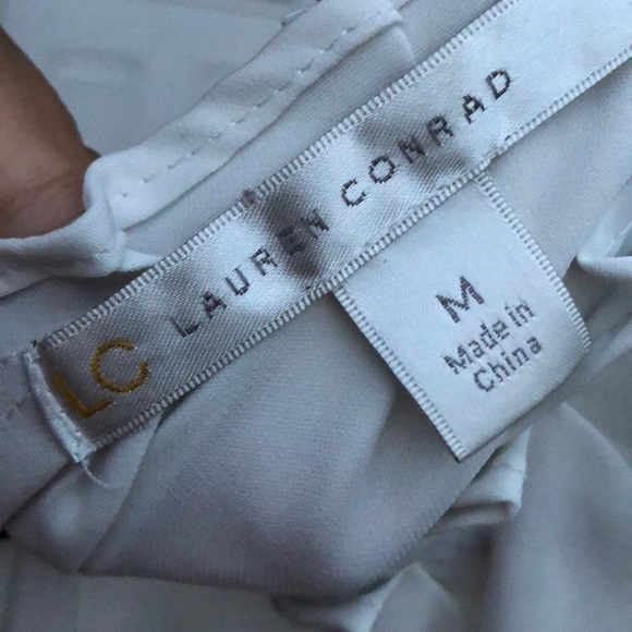 Beautiful Lauren Conrad blouse - Picture 3 of 5